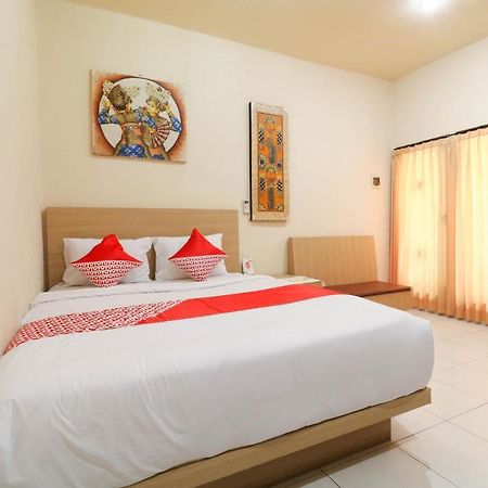 Oyo 2581 Ketut Smile Hotel Denpasar  Exterior photo
